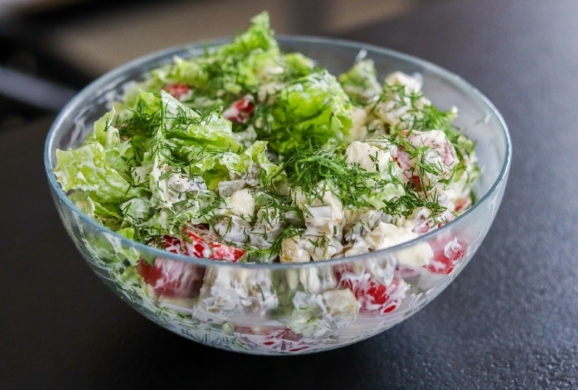 Огуречный салат с сыром фета