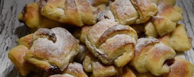 Творожные круассаны с вишнёвым джемом