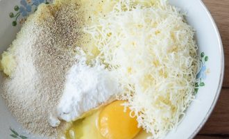 Картофельные шарики с сыром