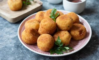 Картофельные шарики с сыром