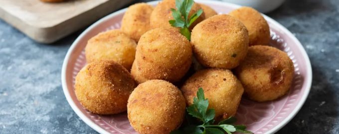 Картофельные шарики с сыром