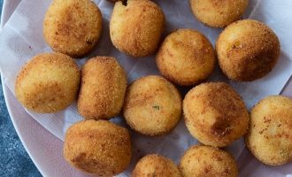 Картофельные шарики с сыром