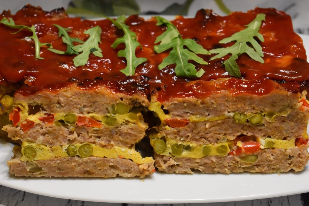 Мясной рулет с омлетом